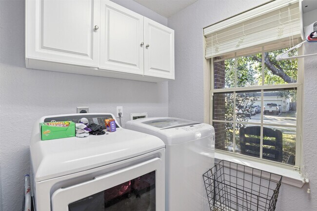Building Photo - 11402 Overland Trail Dr