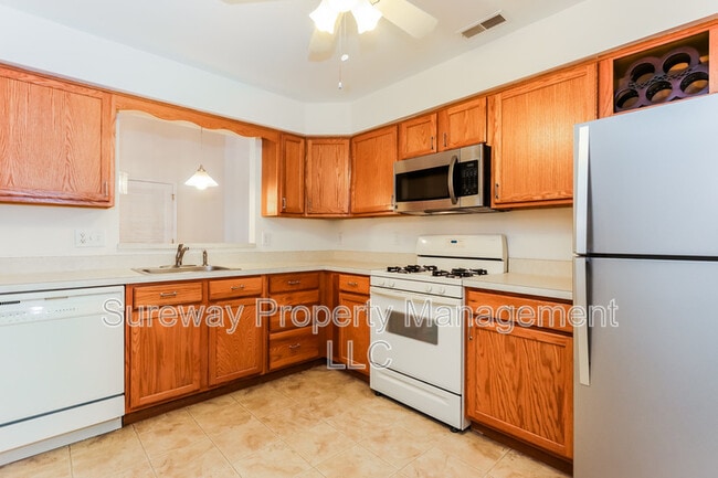 Building Photo - 36 Pristine Pl