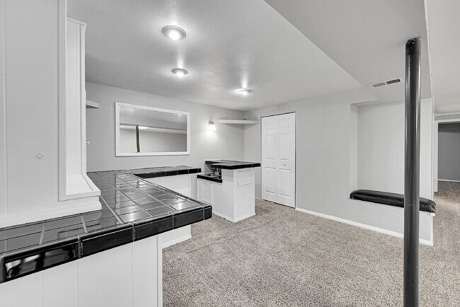 Building Photo - $2,675 - 4 Bed, 2 Bath Home in Aurora with...