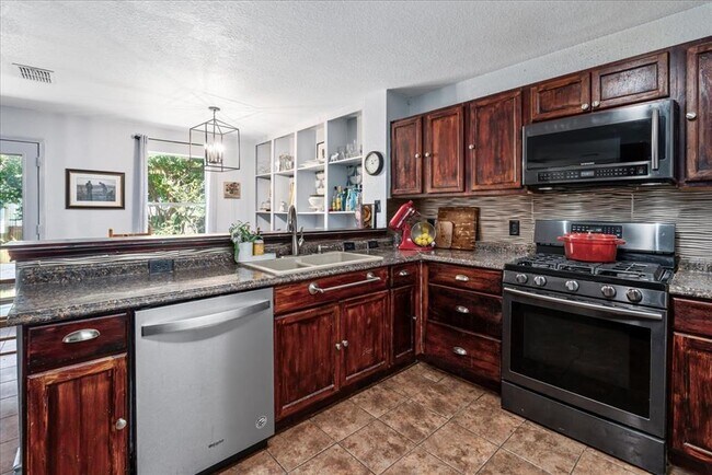 Building Photo - 7417 Elk Pass Dr