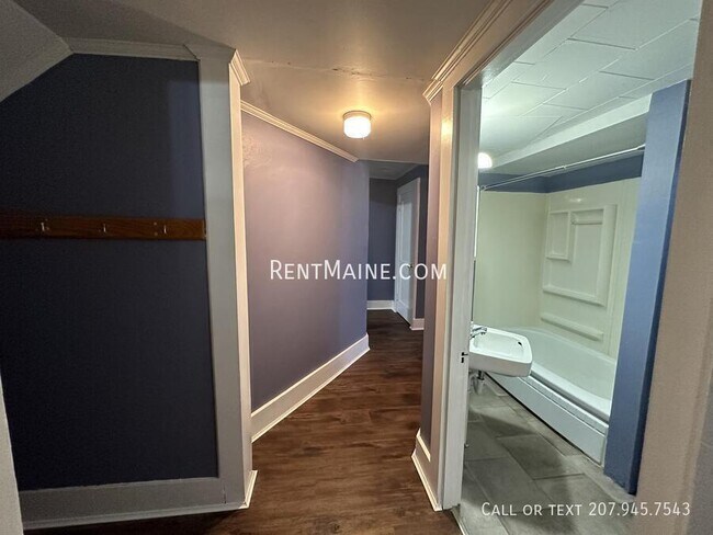 Building Photo - 253 Brunswick St