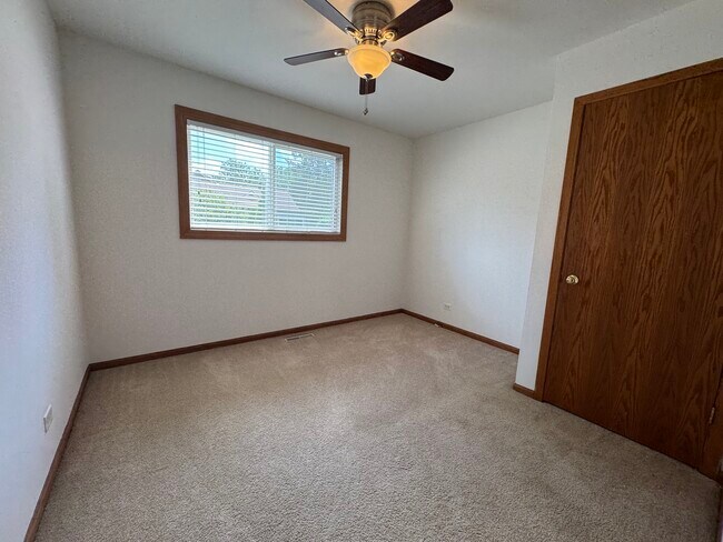 Building Photo - 26235 N Acorn Ln