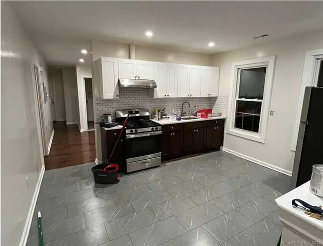 Building Photo - 21 Foster St