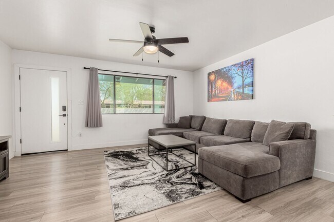 Building Photo - 6622 E Avalon Dr