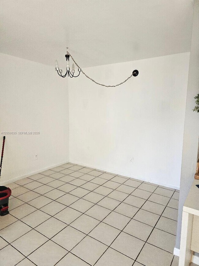 Building Photo - 2505 W 67th Pl