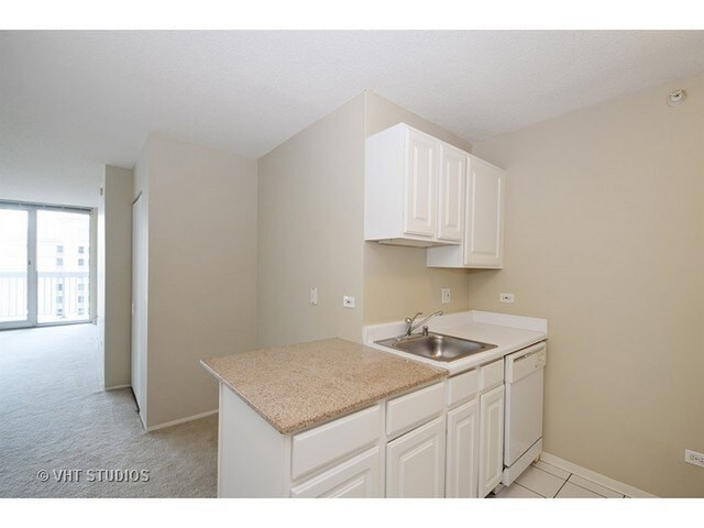 Building Photo - 545 N Dearborn St