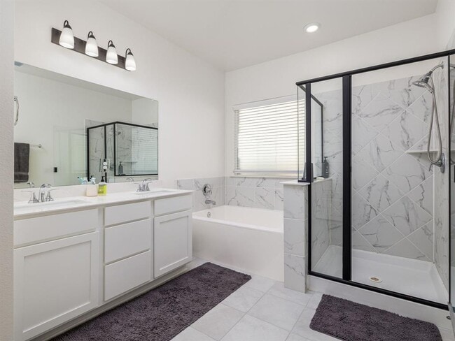 Building Photo - 3921 Riardo Dr