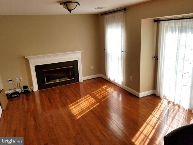 Building Photo - 408 Foxridge Dr SW