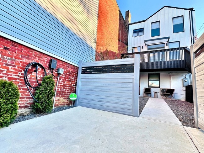 Building Photo - 4037 Penn Ave