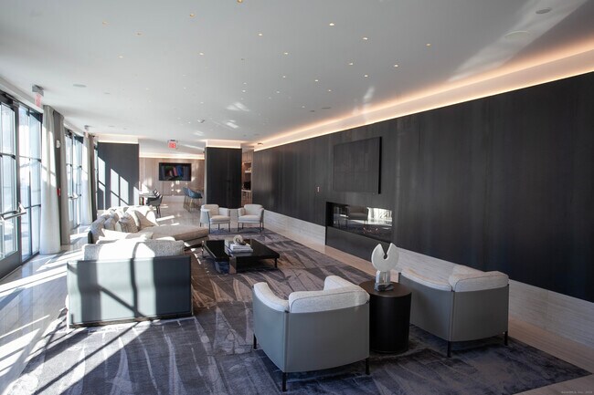 Building Photo - 41 Richmondville Ave