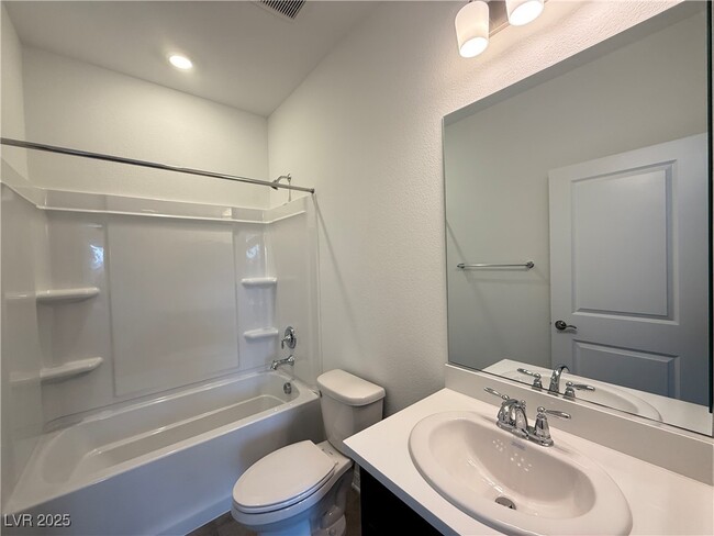 Building Photo - 7516 Castlegreen Ave