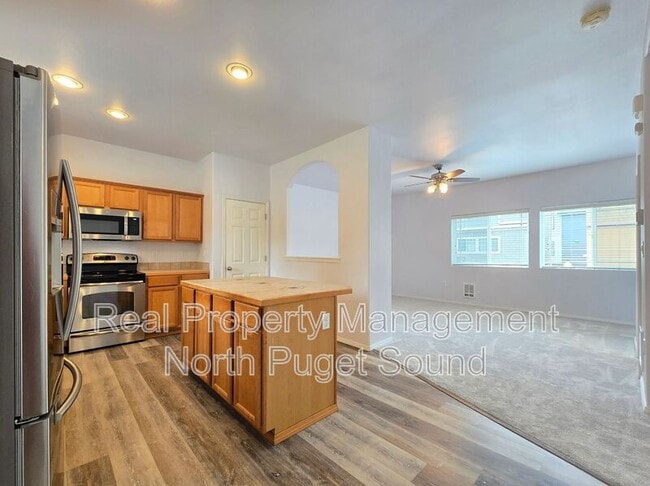 Building Photo - 1256 Ash Ave