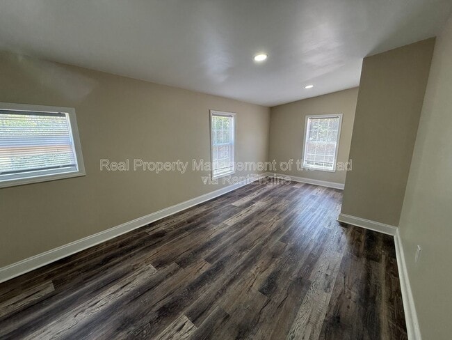 Building Photo - 1226 Hoover Ave