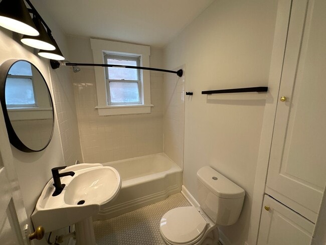 Building Photo - W Hubbard Ave 105-107 NCR