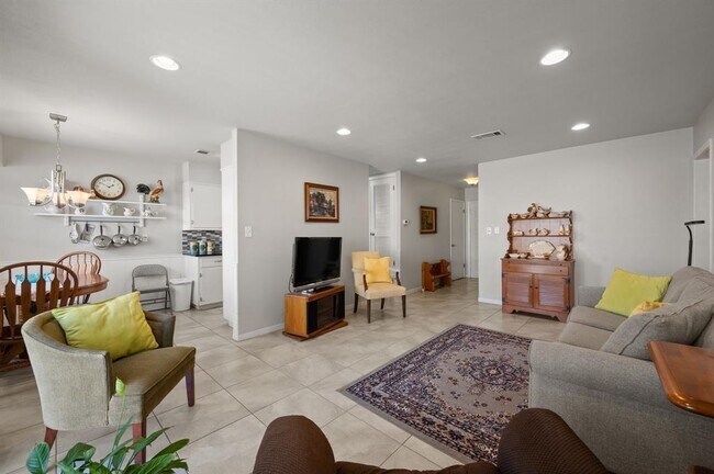 Building Photo - 2712 Thrushwood Dr