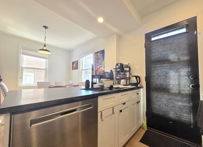 Building Photo - 609 Farragut Pl NE