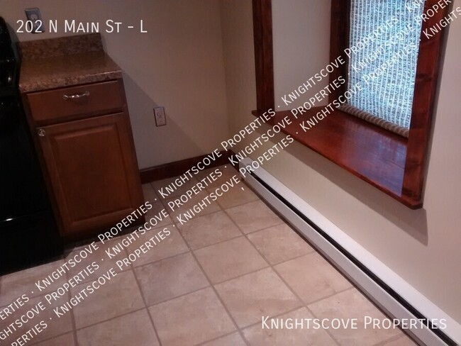 Building Photo - 2nd Floor Waterview...Very charming, new k...