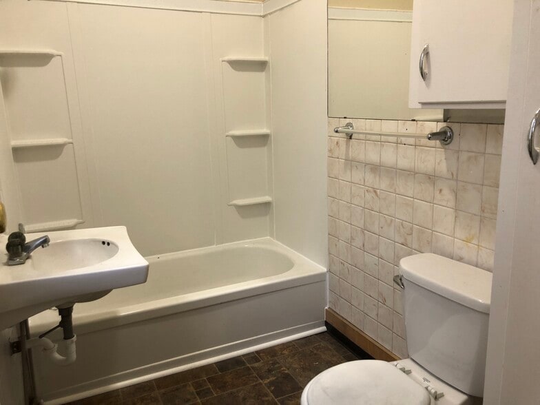 Building Photo - 415 NE Howard St