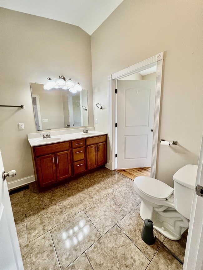 Building Photo - 40 Brownstone Dr