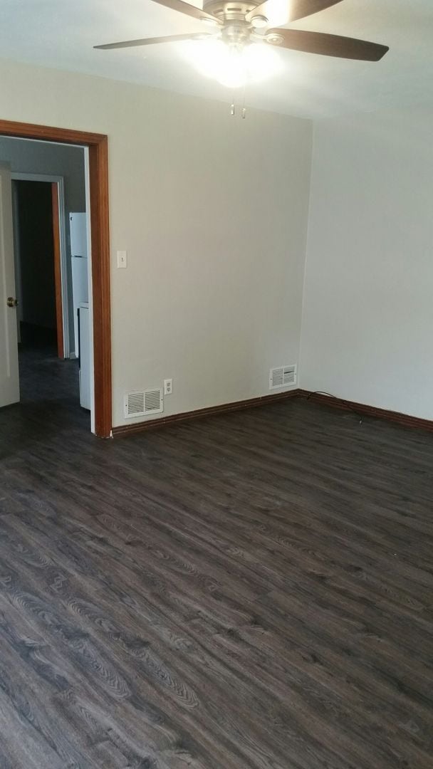 Building Photo - Nebraska Duplex 1