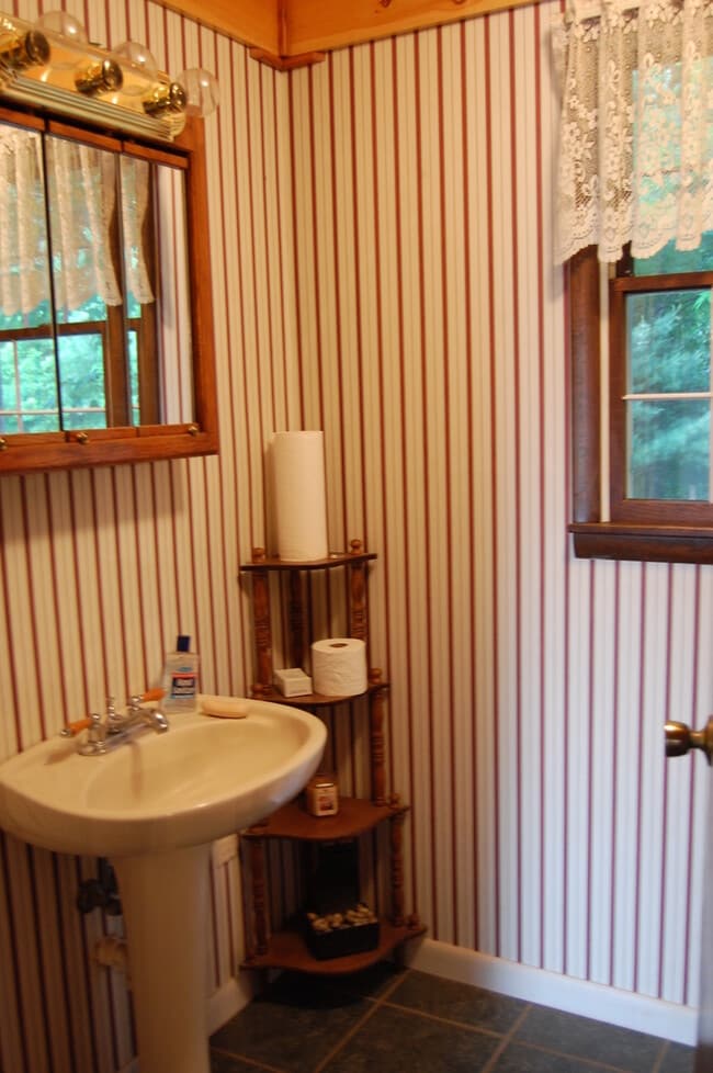 Building Photo - Large Partially Furnished 4/2.5 in Beautif...