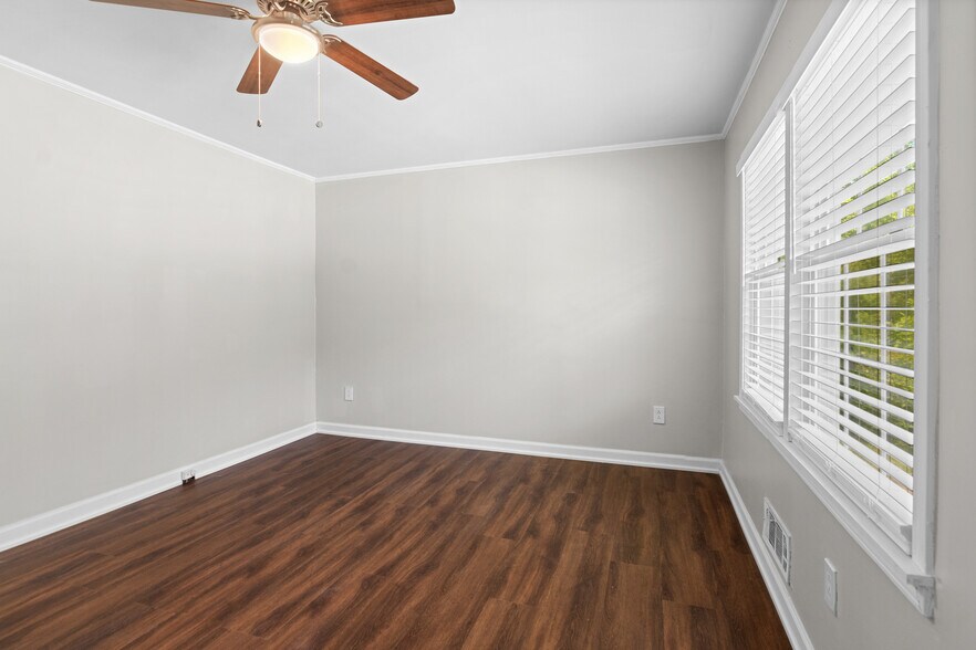 Living Room - 1380 Plaza Ave SW