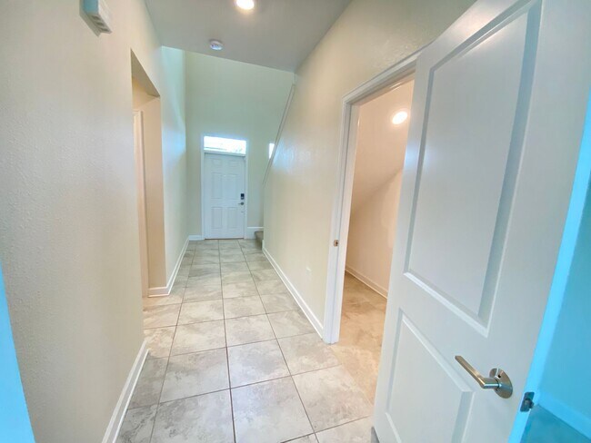 Building Photo - Spacious 4-Bedroom Home in Kissimmee – Ava...