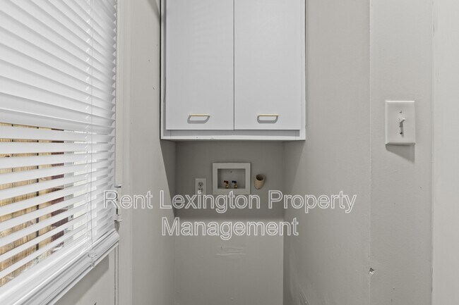 Building Photo - 265 Zandale Dr