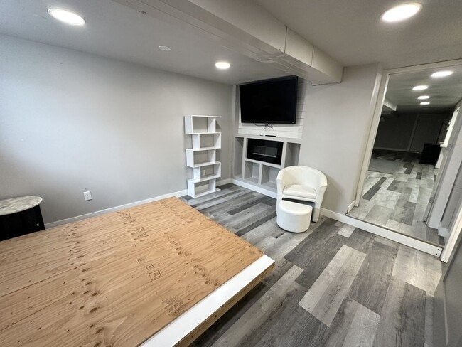 Building Photo - 1st Rent Month Free!! Stunning Partially F...