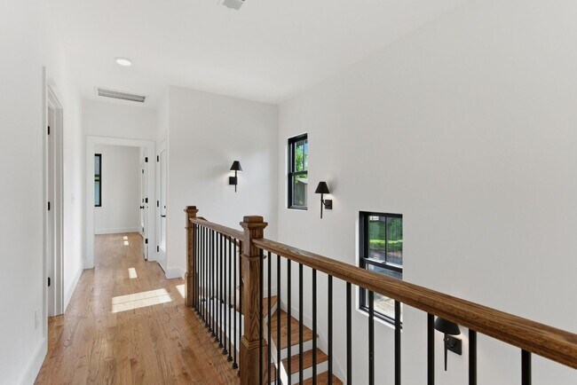 Building Photo - Stunning 4 bedroom East Nashville New Construction