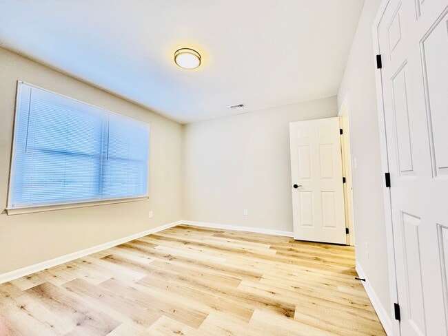 Building Photo - 40 Pine Dr