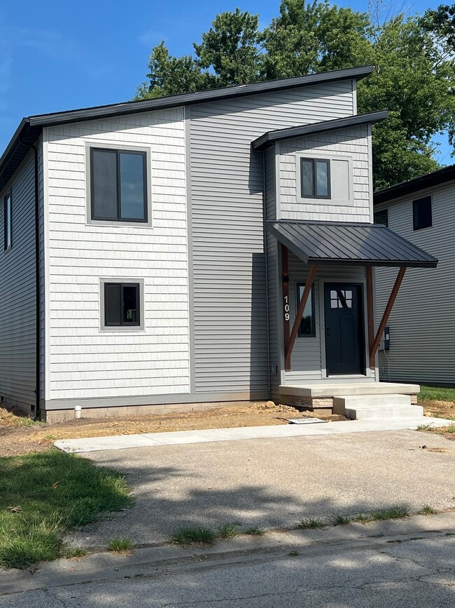 Building Photo - 109 N 3rd St