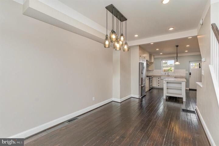 Building Photo - 217 S Clinton St