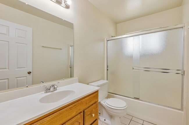 Building Photo - 985 Bellhurst Ave