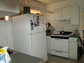 Building Photo - Beautiful two bedroom, heat included, dishwasher