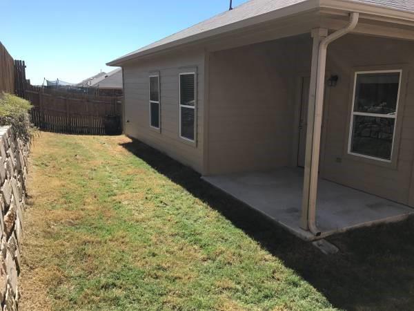 Building Photo - 300 Northern Flicker St