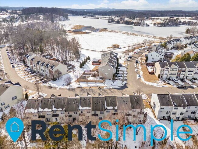 Building Photo - 983 Longview Ln