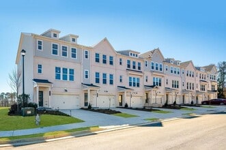 Building Photo - 519 Meadows Ln