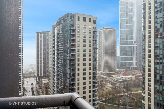 Building Photo - 450 E Waterside Dr