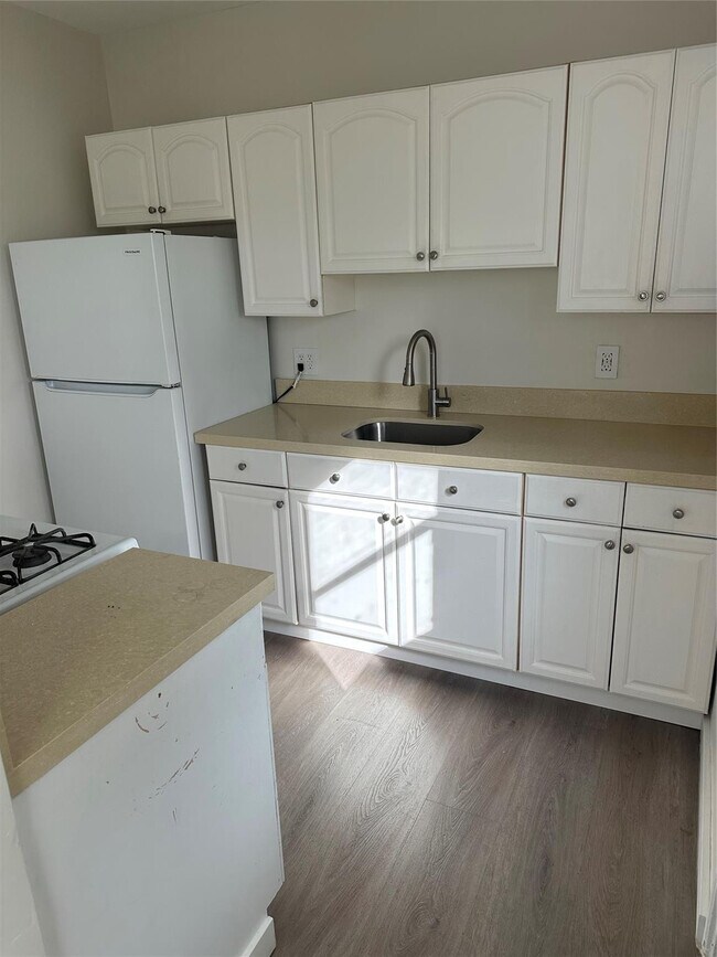 Building Photo - 1834 Fletcher St