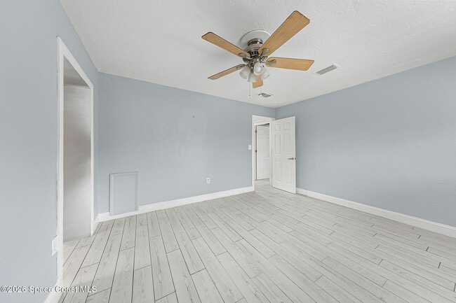 Building Photo - 719 6th St