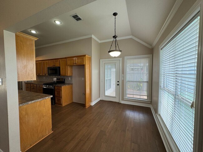 Building Photo - 1002 Creole Dr