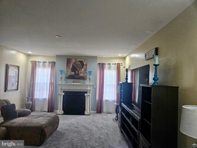 Building Photo - 1037 Suffolk Dr