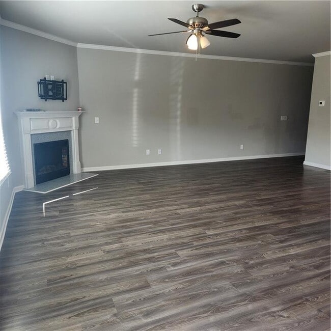 Building Photo - 5056 Silver Fox Trl