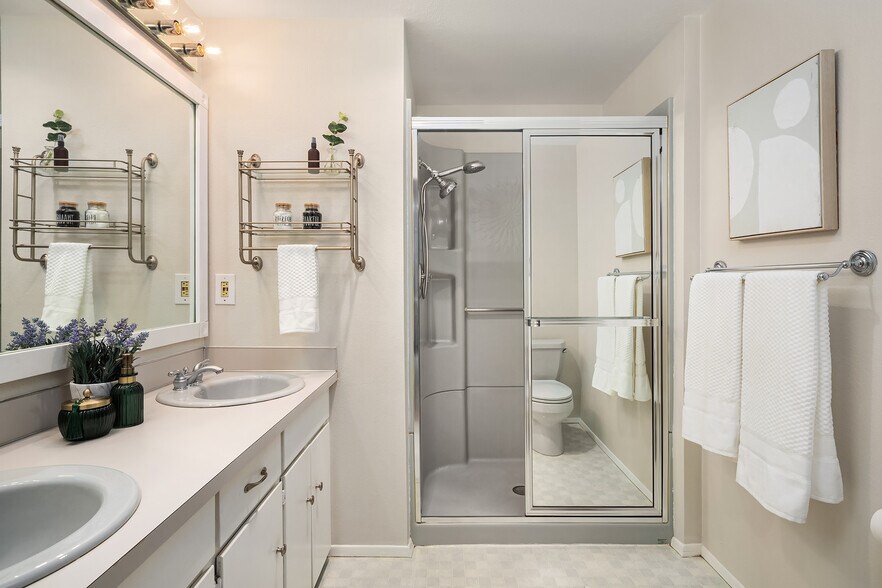 Master bath room - 19805 15th Ave NE