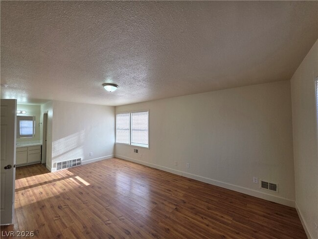 Building Photo - 1590 Mustang Dr