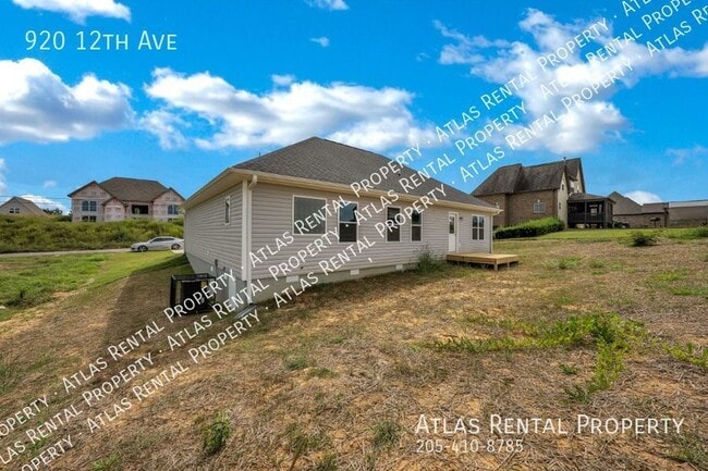 Building Photo - 920 12th Ave