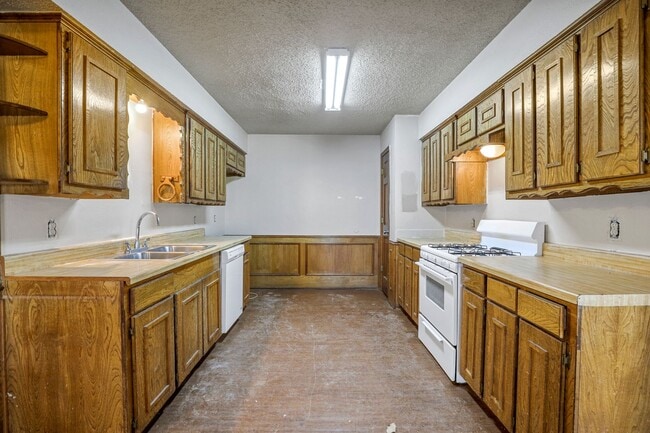 Building Photo - 223 E Pritchard Ln