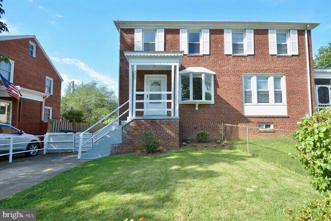 Building Photo - 2602 S Troy St