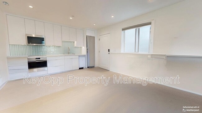 Building Photo - 466 Country Club Dr